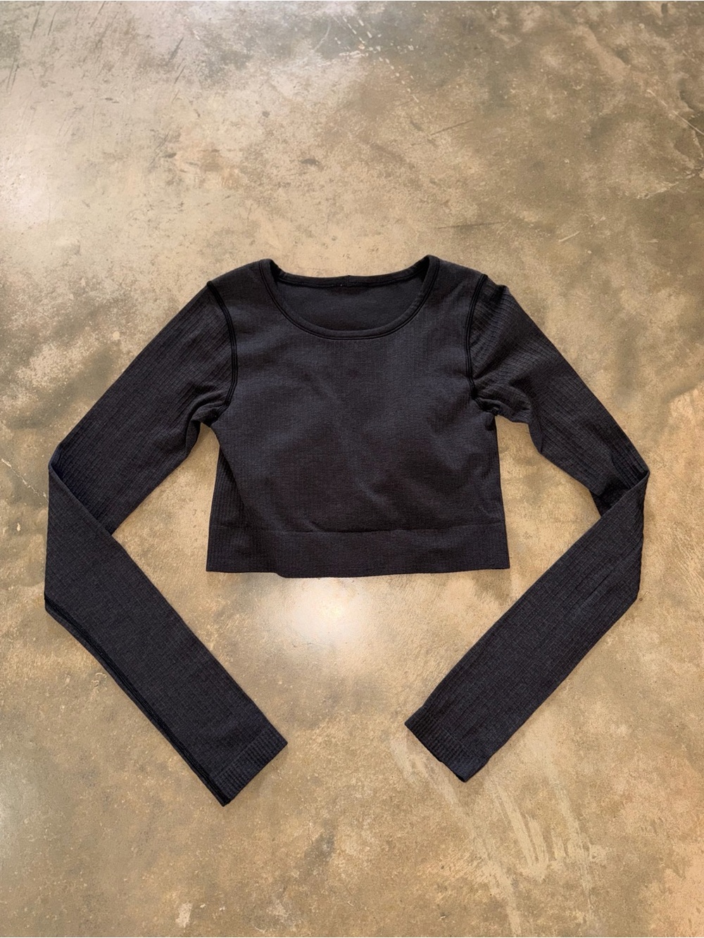 Lululemon 4 Heathered Black Cropped Long Sleeve Top Built In Bra Pads Sporty